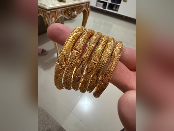 الذهب خطوبة  نسائي  94 غرام  اساور  حسب الوزن  18  ذهب أصفر  عيار 21