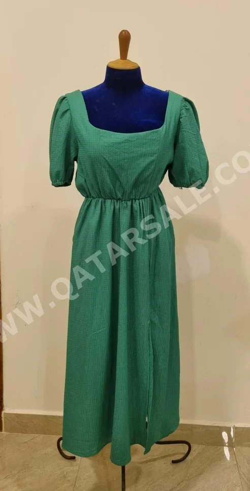 فستان  - أخضر  -المقاس: 42