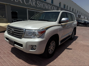 تويوتا  لاند كروزر  في اكس ار  2013  اوتوماتيك  513,000 كم  8 سلندر  دفع رباعي  اس يو في  أبيض