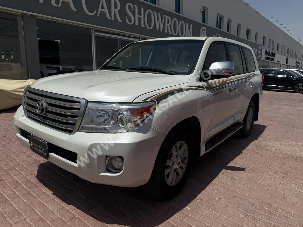 تويوتا  لاند كروزر  في اكس ار  2013  اوتوماتيك  513,000 كم  8 سلندر  دفع رباعي  اس يو في  أبيض