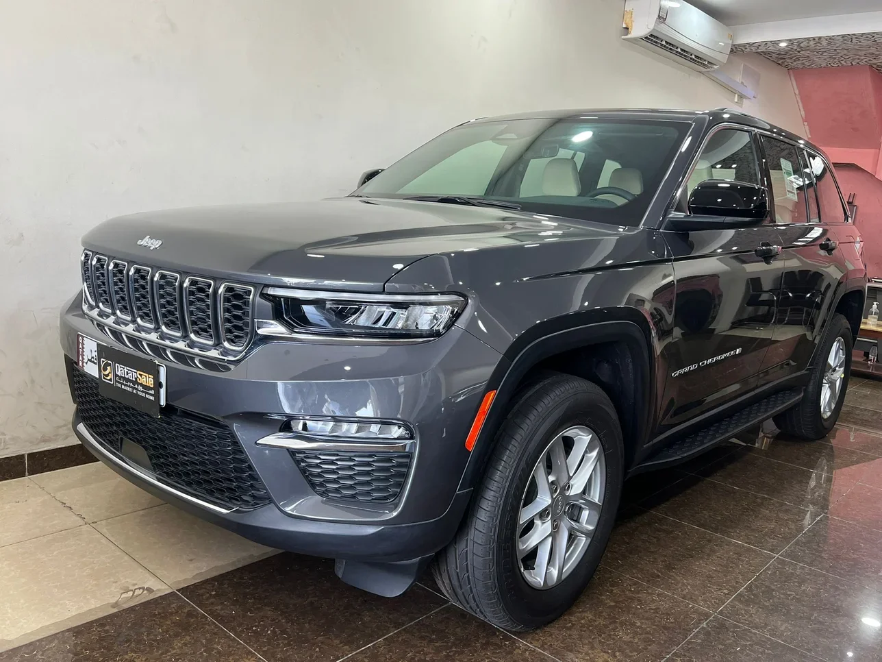 Jeep  Grand Cherokee  Laredo  2025  Automatic  0 Km  6 Cylinder  Four Wheel Drive (4WD)  SUV  Gray  With Warranty