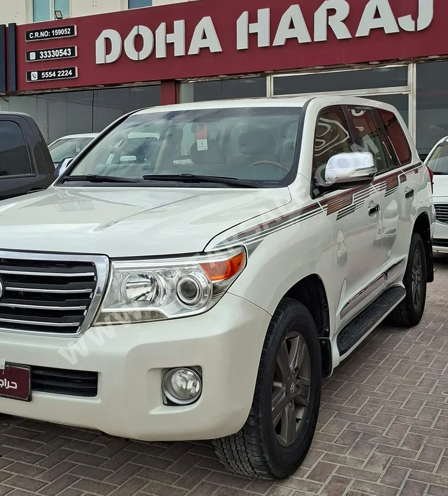 Toyota  Land Cruiser  GXR  2014  Automatic  304,000 Km  8 Cylinder  Four Wheel Drive (4WD)  SUV  White
