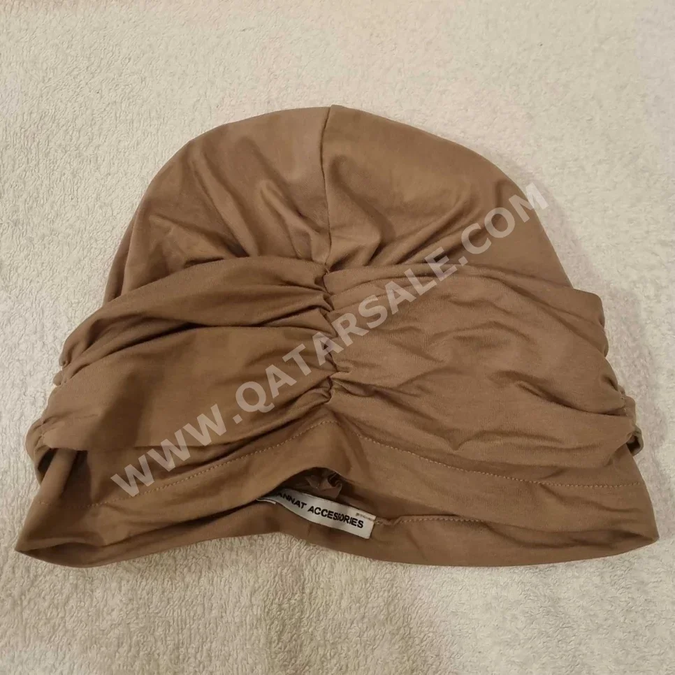 الربيع / الصيف  اللون البيج