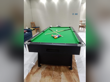 أخضر و أسود  طاولة بلياردو