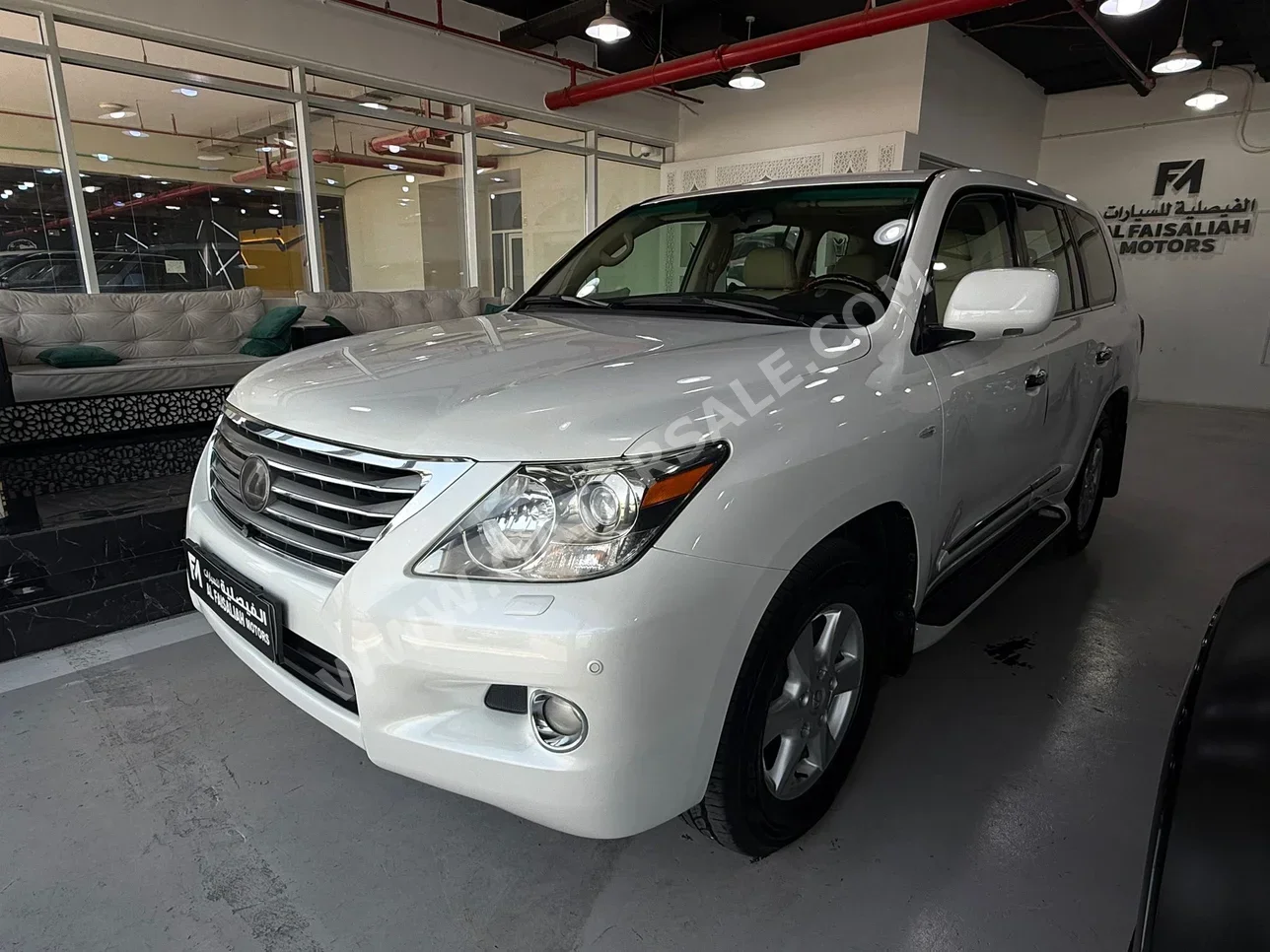 Lexus  LX  570  2011  Automatic  193,000 Km  8 Cylinder  Four Wheel Drive (4WD)  SUV  White