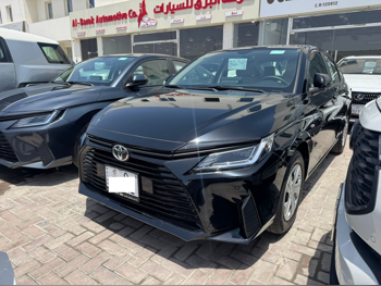 تويوتا  ياريس  2026  اوتوماتيك  0 كم  4 سلندر  سحب امامي  سيدان  أسود  تحت الضمان