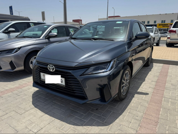 تويوتا  ياريس  2026  اوتوماتيك  0 كم  4 سلندر  سحب امامي  سيدان  رمادي  تحت الضمان