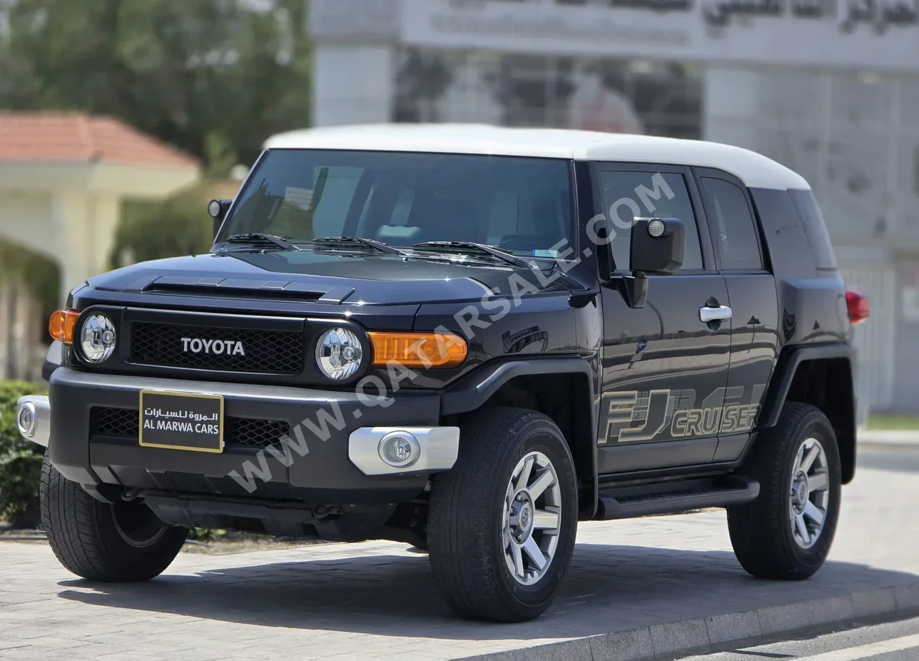 تويوتا  إف جي كروزر  2021  اوتوماتيك  73,000 كم  6 سلندر  دفع رباعي  اس يو في  أسود