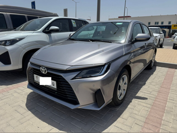 تويوتا  ياريس  2026  اوتوماتيك  0 كم  4 سلندر  سحب امامي  سيدان  فضي  تحت الضمان