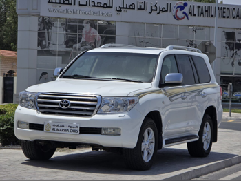 تويوتا  لاند كروزر  في اكس ار  2010  اوتوماتيك  235,000 كم  8 سلندر  دفع رباعي  اس يو في  أبيض