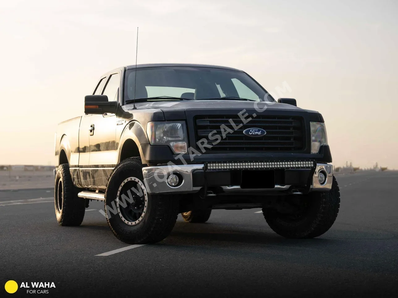 فورد  أف  150 اكس ال تي  2013  اوتوماتيك  130,000 كم  6 سلندر  دفع رباعي  بيكب  أسود