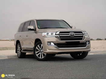 تويوتا  لاند كروزر  في اكس ار  2019  اوتوماتيك  46,000 كم  8 سلندر  دفع رباعي  اس يو في  ذهبي