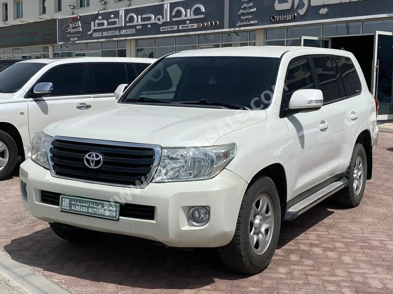 تويوتا  لاند كروزر  جي  2012  اوتوماتيك  320,000 كم  6 سلندر  دفع رباعي  اس يو في  أبيض