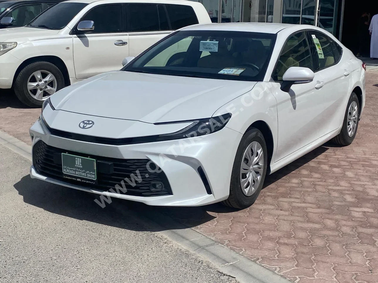 تويوتا  كامري  2025  اوتوماتيك  0 كم  4 سلندر  سحب امامي  سيدان  أبيض  تحت الضمان