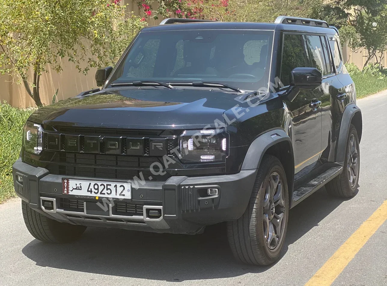 جيتور  تي 2  لكجري  2025  اوتوماتيك  6,000 كم  4 سلندر  دفع رباعي  اس يو في  أسود  تحت الضمان