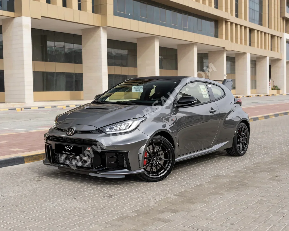 تويوتا  ياريس  جي ار  2026  اوتوماتيك  0 كم  4 سلندر  دفع خلفي  كوبيه \ سبورت  رمادي  تحت الضمان