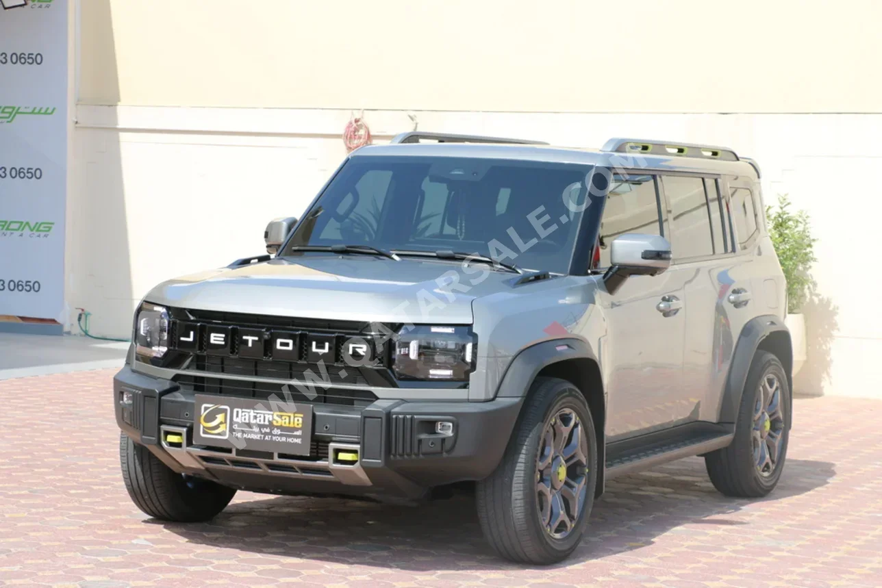 جيتور  تي 2  لكجري  2025  اوتوماتيك  23,000 كم  4 سلندر  دفع رباعي  اس يو في  رمادي  تحت الضمان