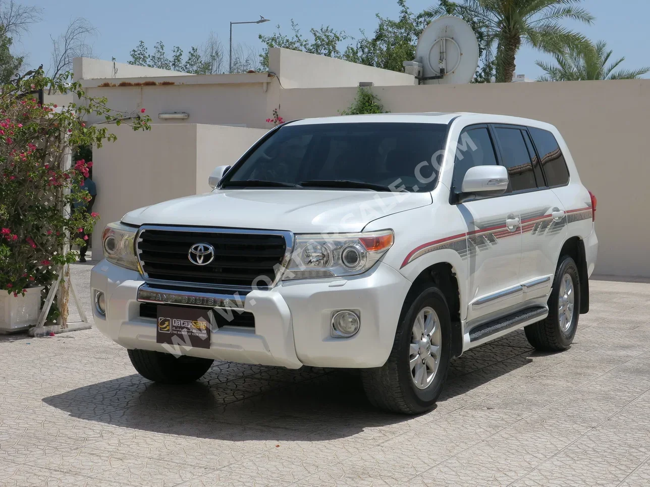 Toyota  Land Cruiser  GXR  2012  Automatic  315,000 Km  6 Cylinder  Four Wheel Drive (4WD)  SUV  White