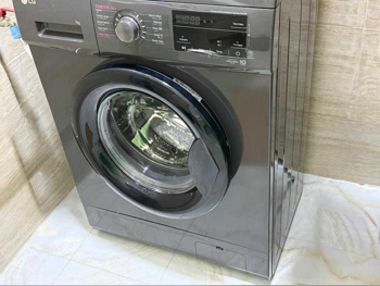 غسالة ملابس & الكل في واحد ال جي \  غسالة تحميل أمامي  فضة