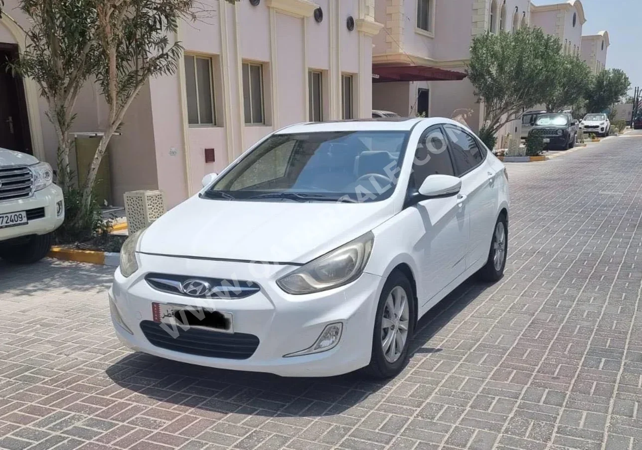 هيونداي  اكسنت  1.6  2015  اوتوماتيك  173,000 كم  4 سلندر  سحب امامي  سيدان  أبيض