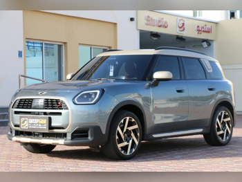 ميني  كوبر  كاونتري مان اس  2025  اوتوماتيك  50,000 كم  4 سلندر  سحب امامي  هاتشباك  اخضر وذهبي  تحت الضمان