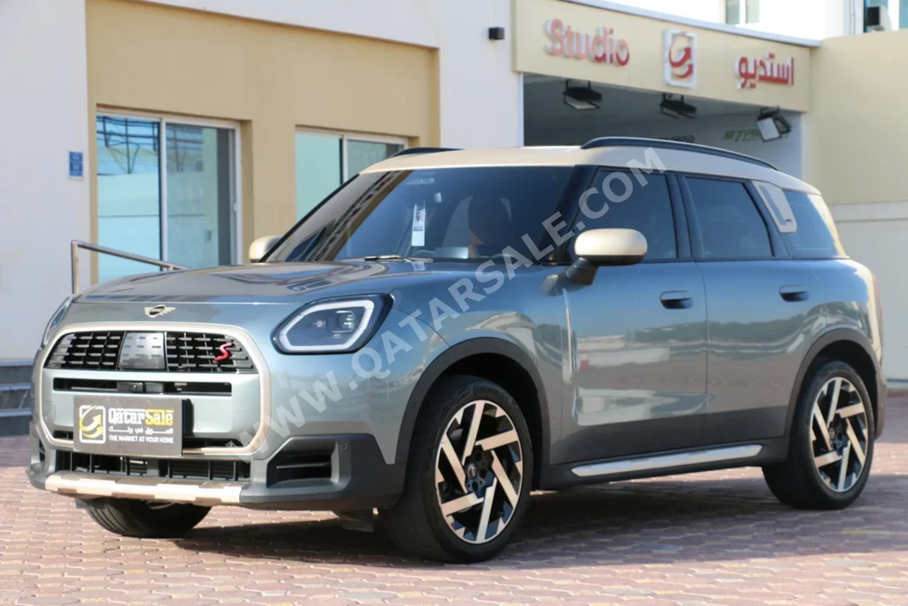 ميني  كوبر  كاونتري مان اس  2025  اوتوماتيك  50,000 كم  4 سلندر  سحب امامي  هاتشباك  اخضر وذهبي  تحت الضمان