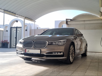 بي ام دبليو  الفئة - السابعة  730 Li  2018  اوتوماتيك  81,800 كم  4 سلندر  دفع خلفي  سيدان  برونزي