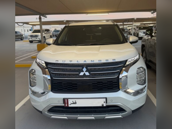ميتسوبيشي  أوت لاندر  اتش ال  2025  اوتوماتيك  10,000 كم  4 سلندر  دفع رباعي  اس يو في  أبيض  تحت الضمان