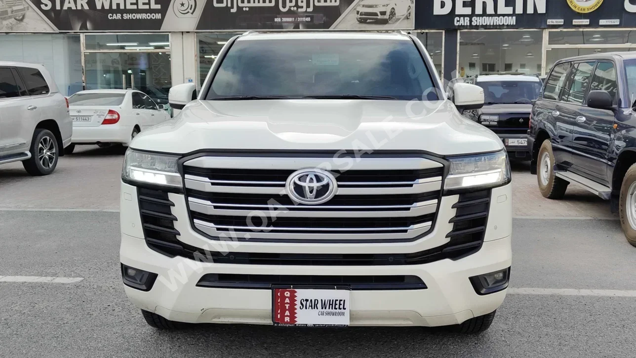 تويوتا  لاند كروزر  جي اكس ار توين توربو  2022  اوتوماتيك  204,000 كم  6 سلندر  دفع رباعي  اس يو في  أبيض