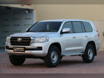 تويوتا  لاند كروزر  جي  2013  اوتوماتيك  484,000 كم  6 سلندر  دفع رباعي  اس يو في  فضي