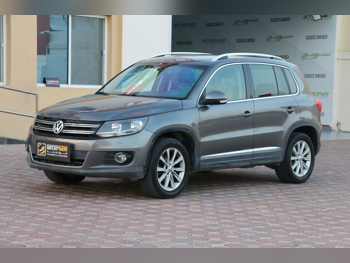 فوكس واغن  تيغوان  2016  اوتوماتيك  134,000 كم  4 سلندر  سحب امامي  اس يو في  رمادي