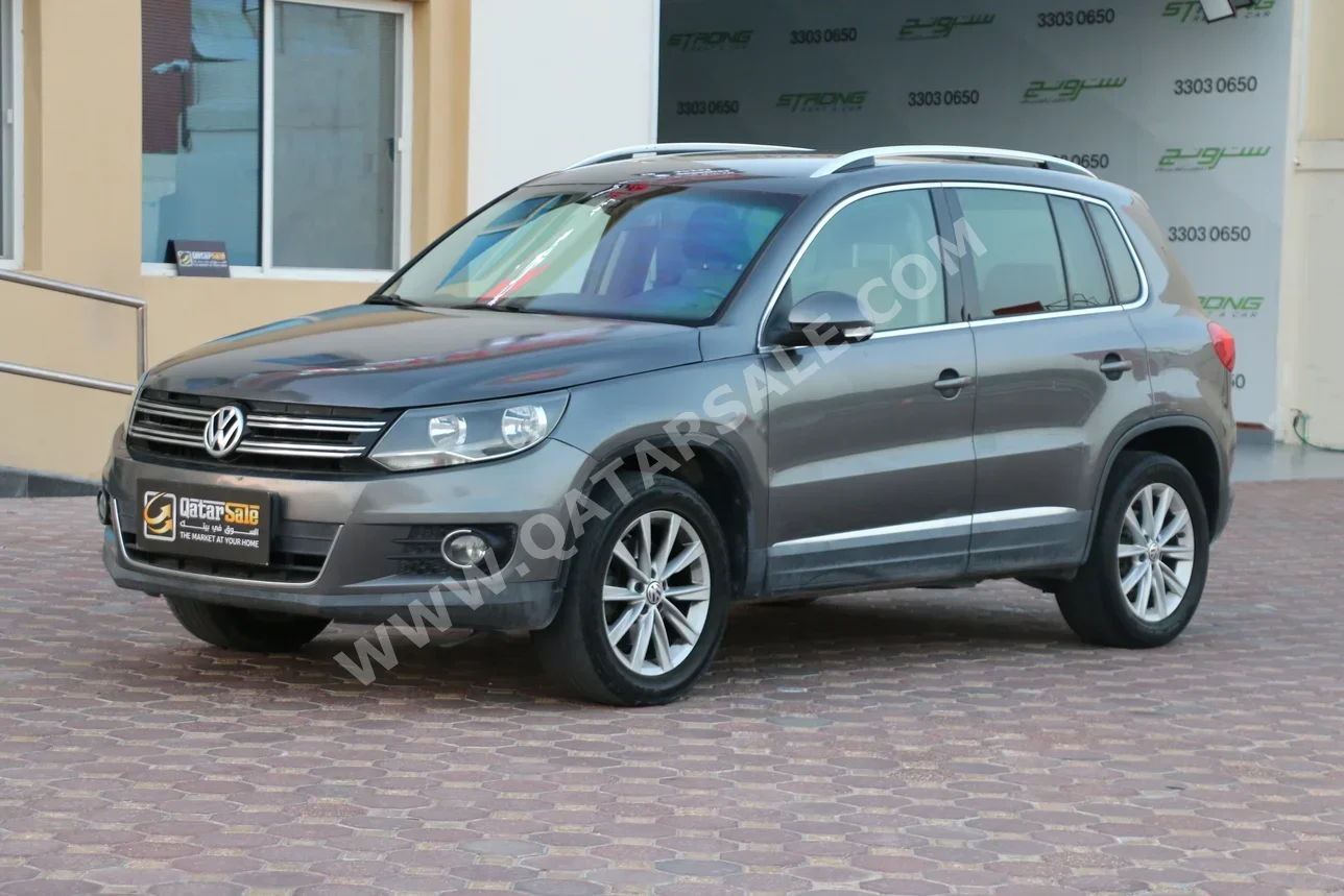 فوكس واغن  تيغوان  2016  اوتوماتيك  134,000 كم  4 سلندر  سحب امامي  اس يو في  رمادي