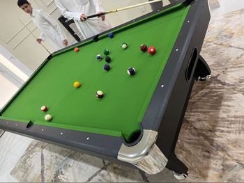 اسود و اخضر  طاولة بلياردو