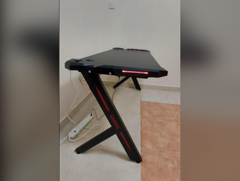 أسود  طاولة ألعاب