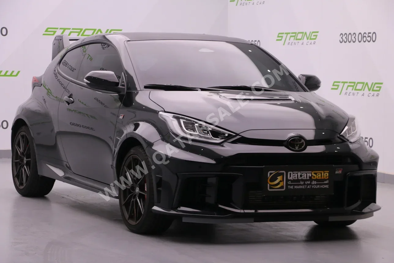 تويوتا  ياريس  جي ار  2026  اوتوماتيك  1,500 كم  4 سلندر  سحب امامي  هاتشباك  أسود  تحت الضمان