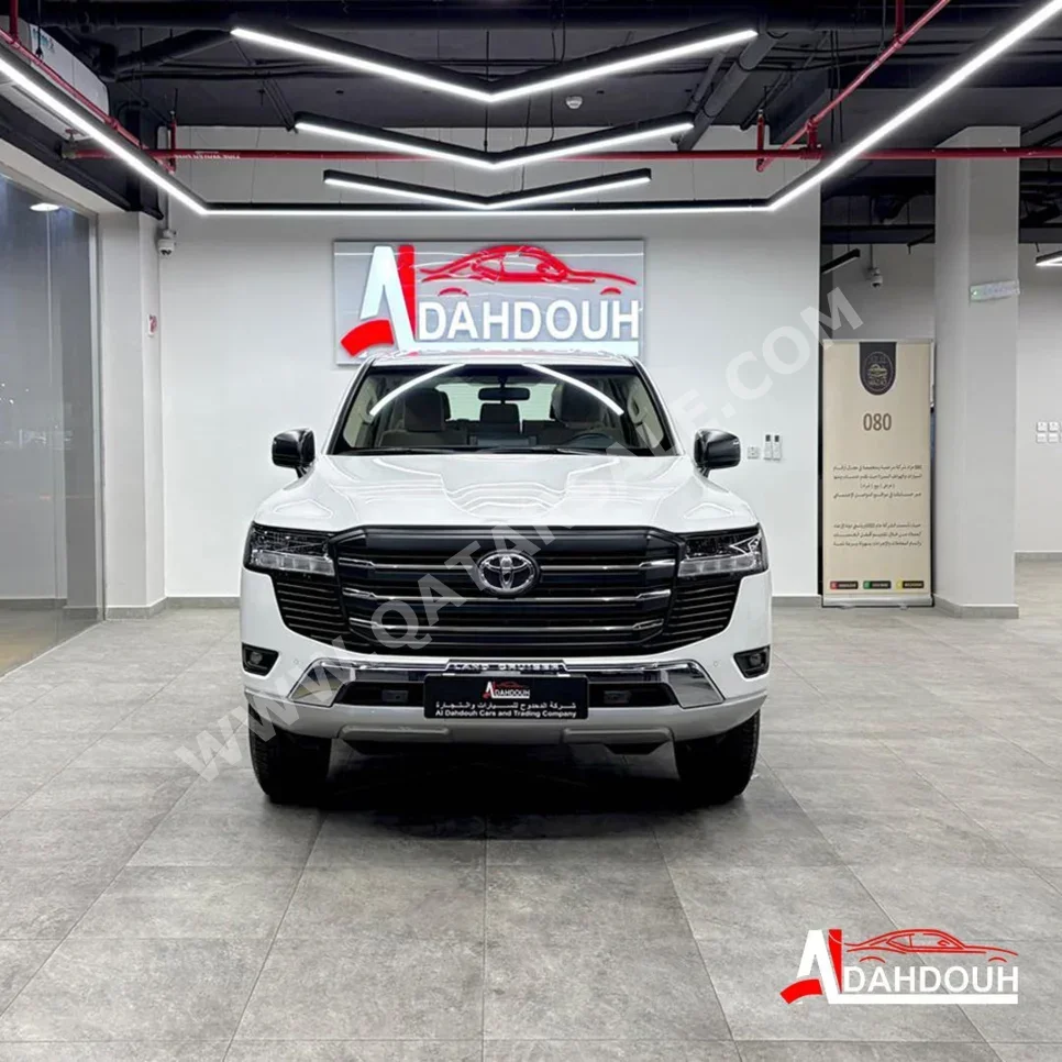 تويوتا  لاند كروزر  جي اكس  2025  اوتوماتيك  33,000 كم  6 سلندر  دفع رباعي  اس يو في  أبيض  تحت الضمان