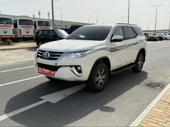 Toyota  Fortuner  2019  Automatic  125,000 Km  4 Cylinder  Four Wheel Drive (4WD)  SUV  White