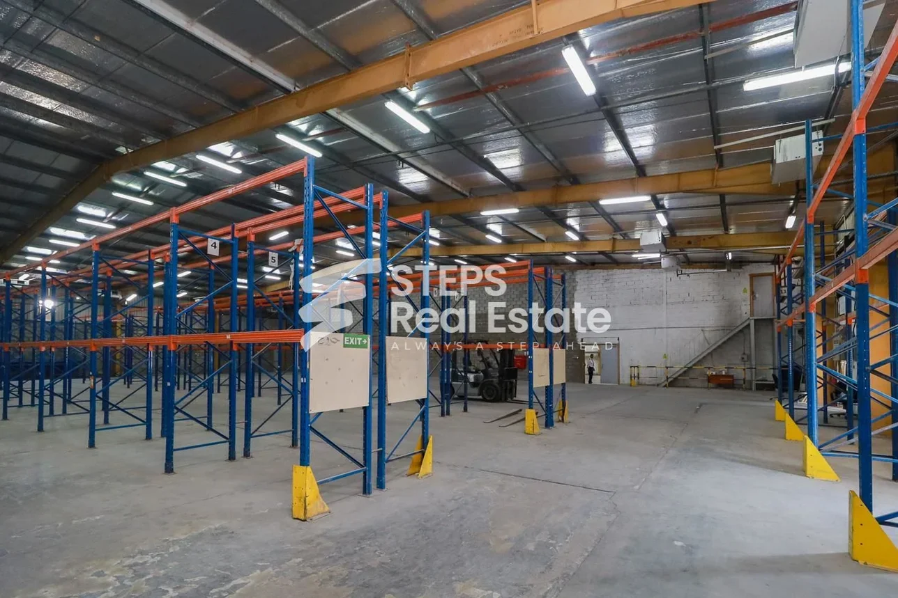 مخازن و مستودعات - الريان  - المنطقة الصناعية  -المساحة: 3000 متر مربع