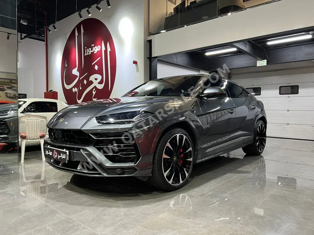 لمبرجيني  اوروس  2019  اوتوماتيك  84,000 كم  8 سلندر  دفع رباعي  اس يو في  رمادي