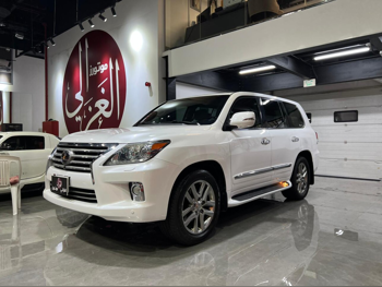 Lexus  LX  570  2012  Automatic  141,000 Km  8 Cylinder  Four Wheel Drive (4WD)  SUV  White