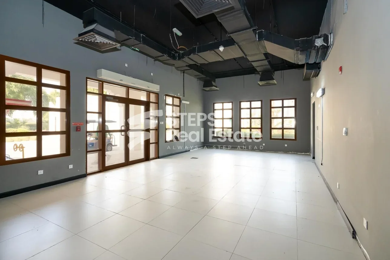 Commercial Shops - Not Furnished  - Doha  For Rent  - Al Bidda Park
