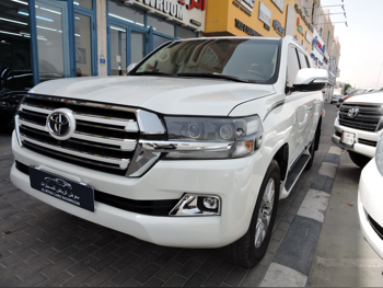 تويوتا  لاند كروزر  في اكس ار  2017  اوتوماتيك  232,000 كم  8 سلندر  دفع رباعي  اس يو في  أبيض لؤلؤي