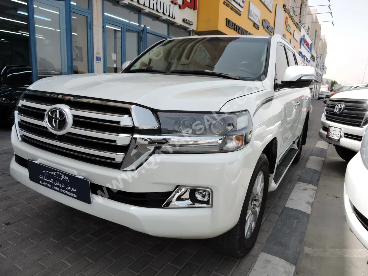 Toyota  Land Cruiser  VXR  2017  Automatic  232,000 Km  8 Cylinder  Four Wheel Drive (4WD)  SUV  Pearl
