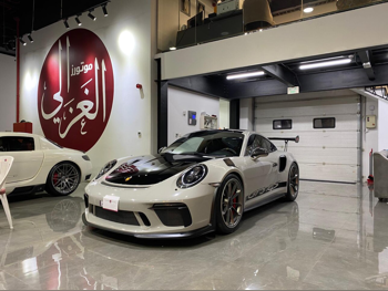 بورش  911  جي تي 3 ار اس  2019  اوتوماتيك  18,000 كم  6 سلندر  دفع خلفي  كوبيه \ سبورت  رمادي ناردو  تحت الضمان