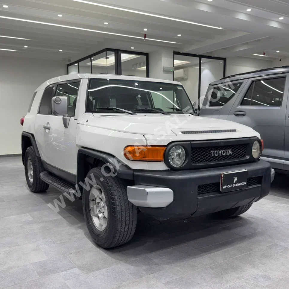 Toyota  FJ Cruiser  2008  Automatic  309,000 Km  6 Cylinder  Four Wheel Drive (4WD)  SUV  White