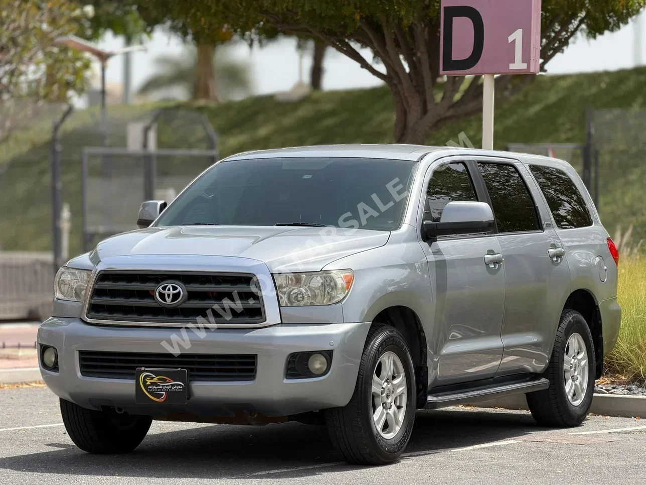 تويوتا  سكويا  2015  اوتوماتيك  400,000 كم  8 سلندر  دفع رباعي  اس يو في  فضي