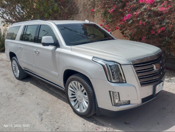 كاديلاك  اسكيليد  سبورت  2016  اوتوماتيك  176,628 كم  8 سلندر  دفع رباعي  اس يو في  فضي