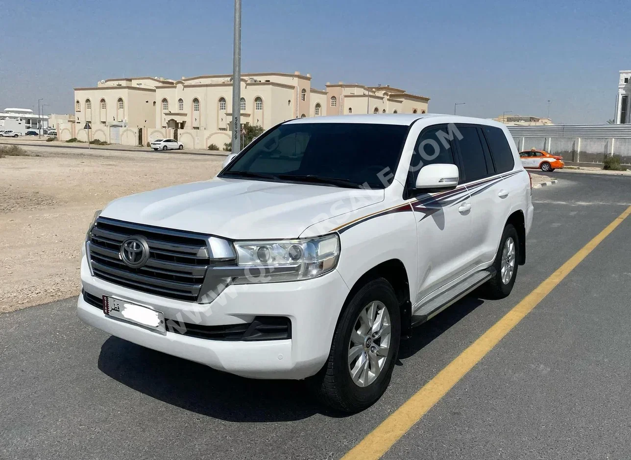 تويوتا  لاند كروزر  جي اكس ار  2018  اوتوماتيك  345,000 كم  6 سلندر  دفع رباعي  اس يو في  أبيض