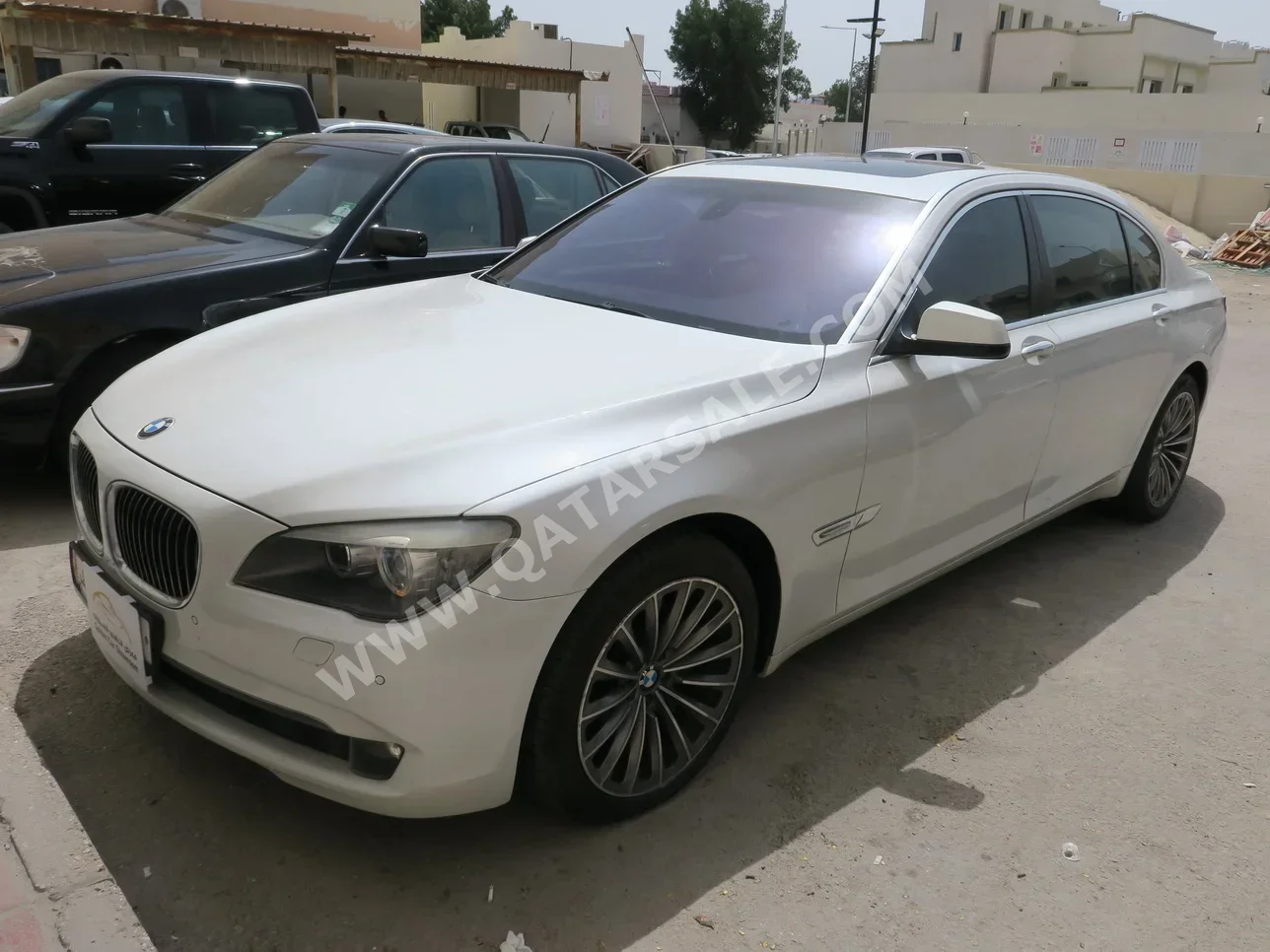 بي ام دبليو  الفئة - السابعة  730 Li  2015  اوتوماتيك  63,000 كم  6 سلندر  دفع خلفي  سيدان  أبيض