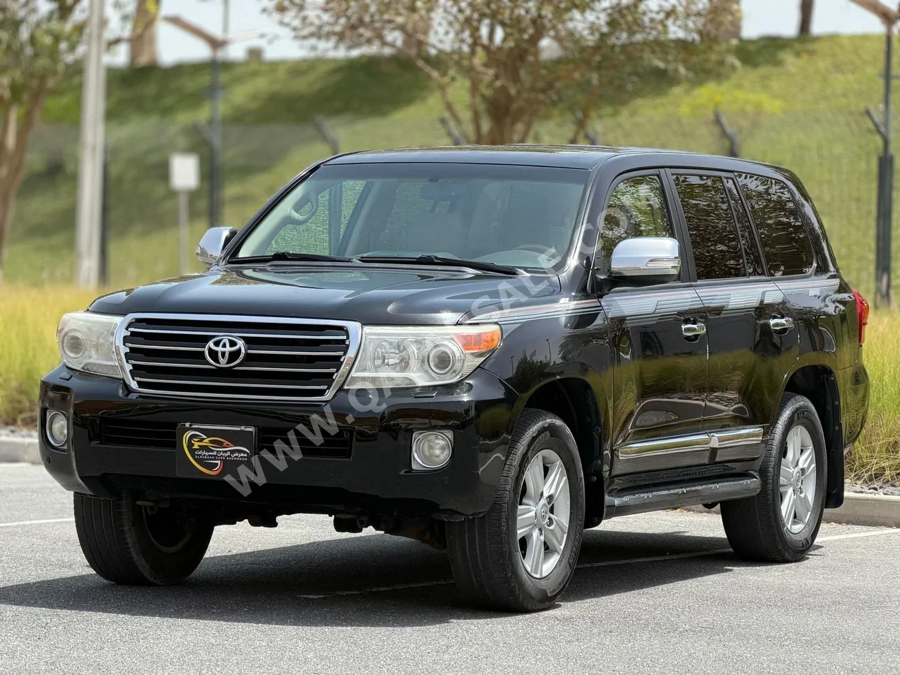 تويوتا  لاند كروزر  جي اكس ار  2014  اوتوماتيك  290,000 كم  8 سلندر  دفع رباعي  اس يو في  أسود